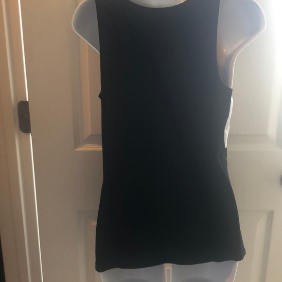 Black and white tank - Picture 2 of 4